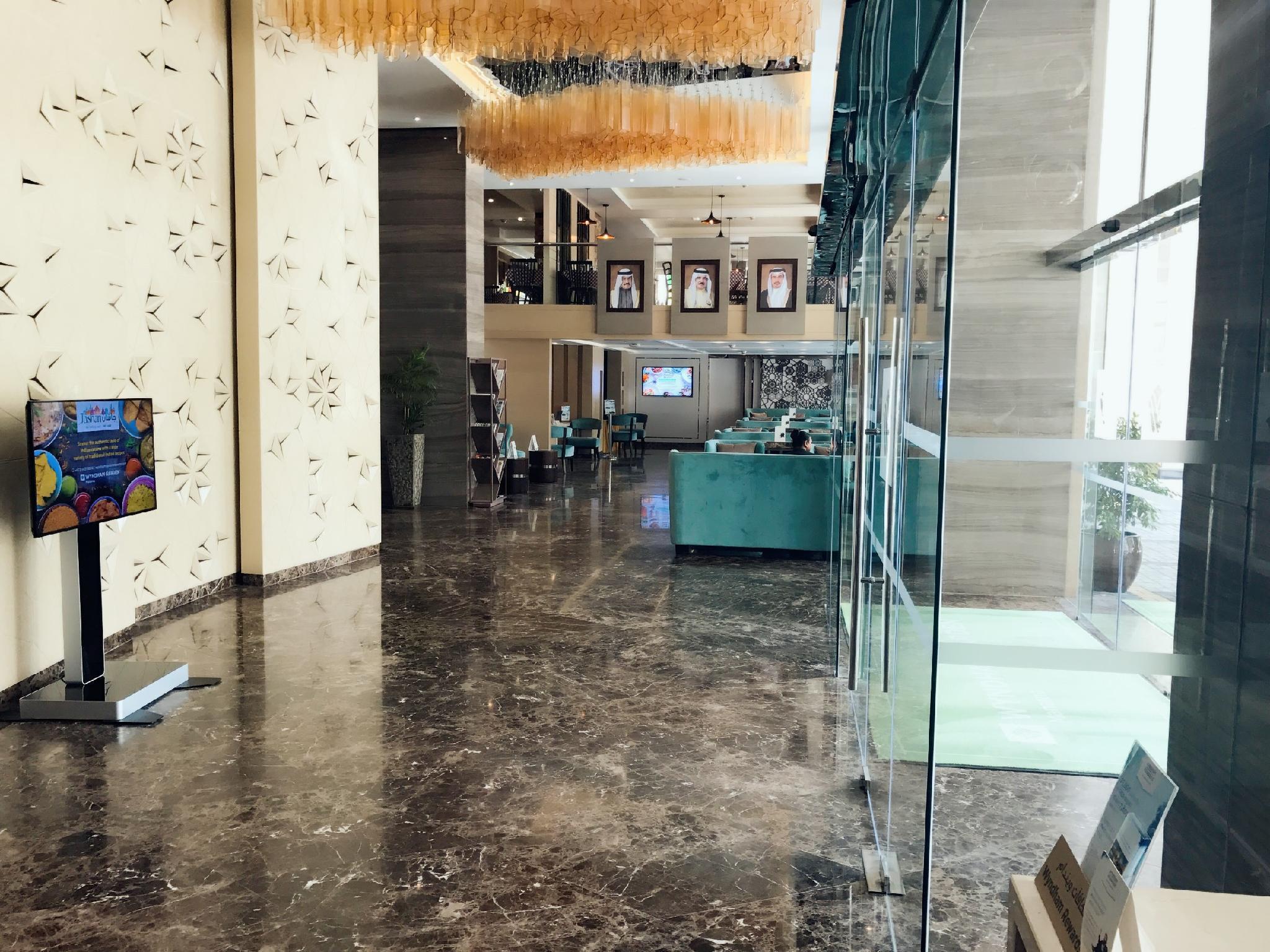 Wyndham Garden Manama Exterior foto